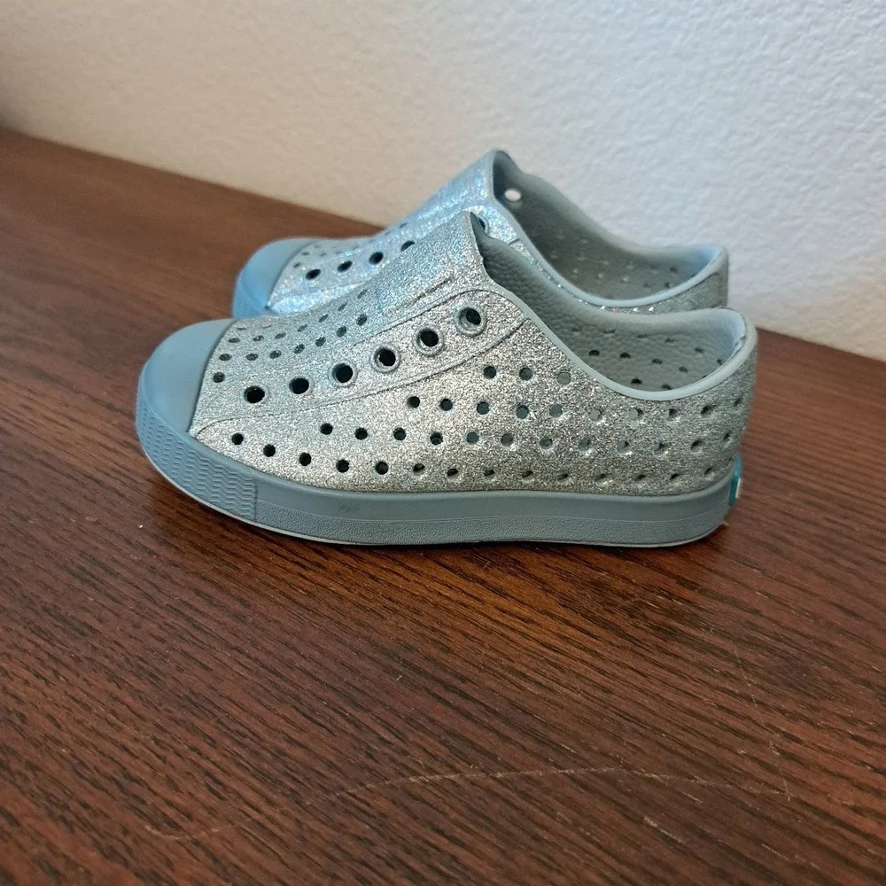 Native Jefferson Bling Silver Glitter Kids Shoes C6 Blue Sparkle Slip On Sneaker
